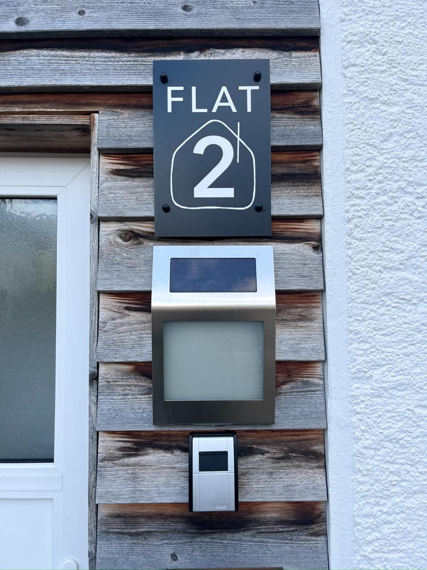 Hacienda Flats - Wunderschoene Ferienwohnungen Am Seewald Friedrichshafen Ruang foto